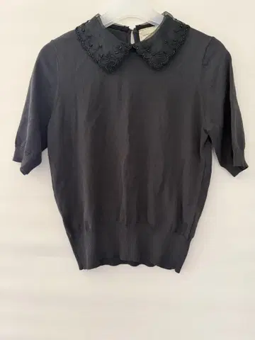 유나이티드 애로우즈 자수 옷깃 다크 그레이 5부 기장 니트