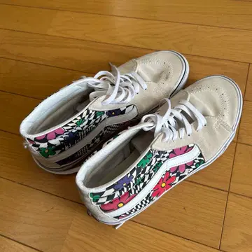 꽃무늬 체커 하이컷 스니커즈