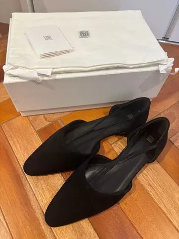 [ 새상품 ] TOTEME 스웨이드 플랫슈즈 39 ( 24.5 )