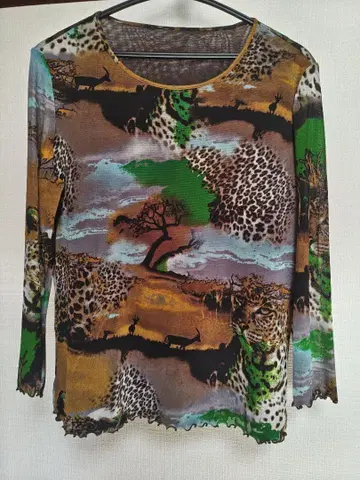 이타리야 레오파드 무늬 긴팔 T셔츠 13 새상품급