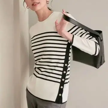 [정가 1.9만 ] 23구 울 블렌드 보더 니트 골드 버튼 컨디션 최상