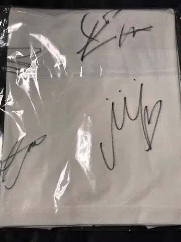 ITZY 온라인 복권 친필 사인 T셔츠 당선품