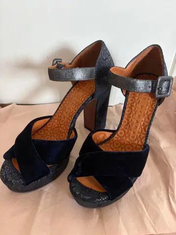 치에미하라 네이비 크로스 스트랩 샌들 하이힐