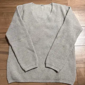 MARGARET HOWELL 라이트 그레이 V넥 니트