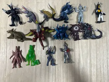 울트라맨 괴수 피규어