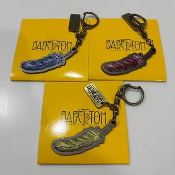 미세스 바벨 가챠 키링 B C D 깃털 옐로우 컬러 빨간색 파란색