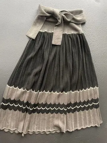니트 리본 포함 그레이 계열 플리츠 스커트 스콧 클럽 9호