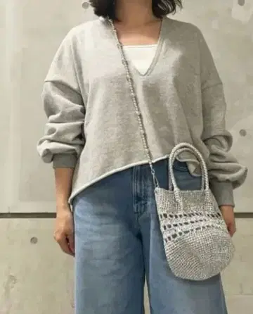 새상품 [ qualite ] 키넥 오버 맨투맨 그레이