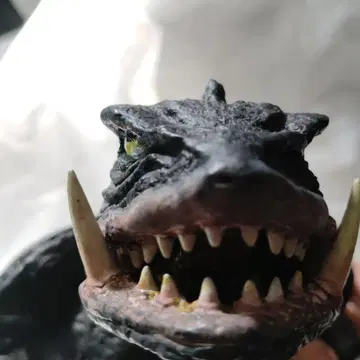 괴수 피규어 블랙 이빨 달린