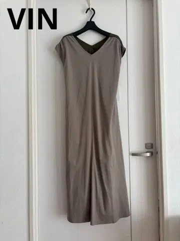 VIN 미사용 새상품 정가 18,000엔 슬리브리스 원피스 그레이 올리브