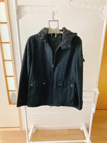 다크 그레이 후드 부착 자켓