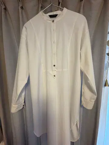 OURHOME 주름이 잘 가지 않는 가슴 부분 절개 롱 셔츠