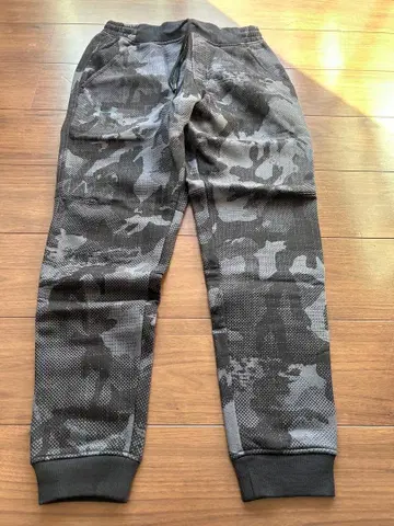 언더 아머 카모플라쥬 팬츠 L