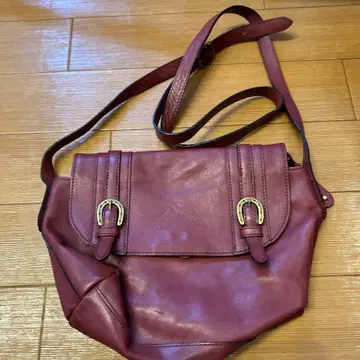 Dakota 버건디 숄더백
