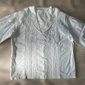 핑크하우스 화이트 핀턱 세일러 카라 블라우스