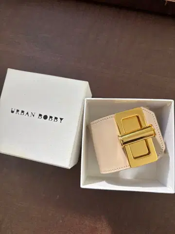 URBAN BOBBY 가죽 팔찌