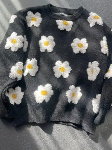 꽃무늬 블랙 긴팔 니트 스웨터