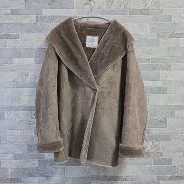 CLOCHE 베이지 숄카라 무스탕 코트