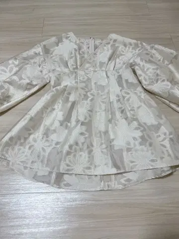 acka. 블라우스 꽃무늬