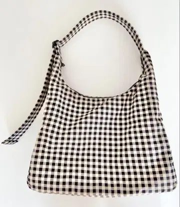 BAGGU 나일론 숄더백 블랙 화이트 깅엄 체크