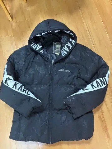 KARL KANI 후드 부착 블랙 다운 자켓