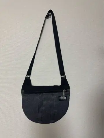 THE NORTH FACE 그레이 숄더백 가격 인하 중