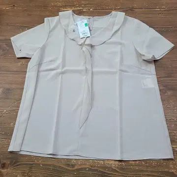 베이지 라운드 칼라 반팔 셔츠 6호