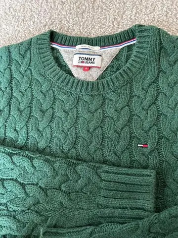TOMMY JEANS 그린 케이블 짜임 스웨터