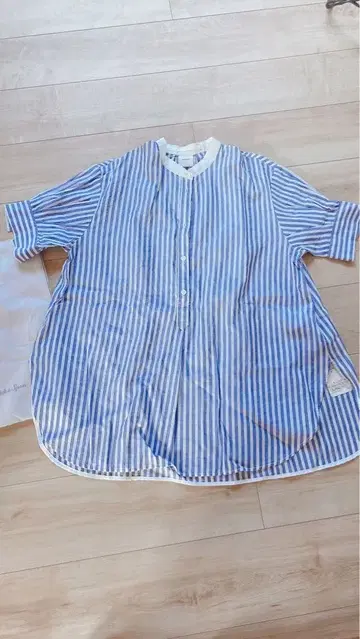 스픽스팬 파랑과 화이트 스트라이프 셔츠