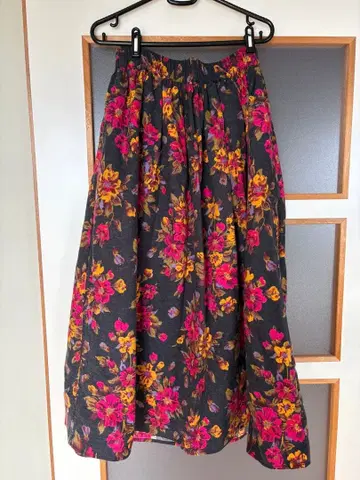 사만사 모스 플레어 스커트 꽃무늬 블랙