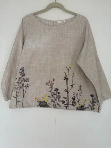 써니클라우드 꽃무늬 자수 긴팔 셔츠