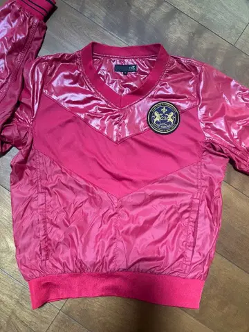 광택 빨간색 자켓 M 사이즈 엠블럼 포함