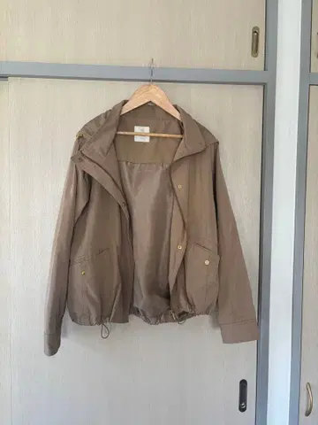 베이지 마운틴 후드티 프론트 지퍼