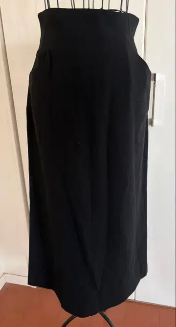 시빌라 타이트 스커트