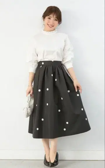 랜덤 도트 엠보싱 실루엣 스커트 롱 기장 Liala x PG