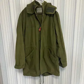 올리브 그린 후드 부착 밀리터리 자켓 구제 의류 M 사이즈