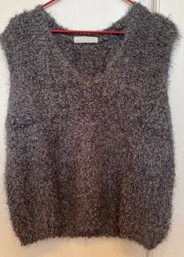 SENSE OF PLACE 몰 페더 니트 베스트 CHARCOAL