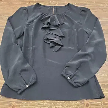 뉴요커 프릴 장식 블랙 긴팔 블라우스 9R