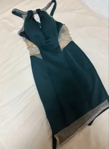 ANGEL R 비쥬 넥라인 드레스 S 사이즈