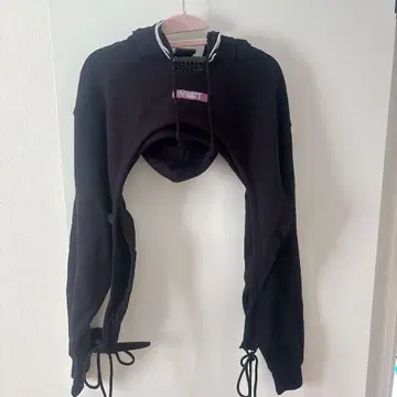 YNATT 프릴 블랙 크롭 후드티