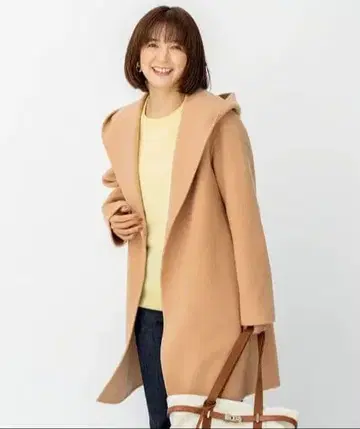 후드 부착 베이지 울 코트