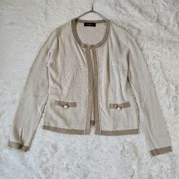 새상품급 JUSGLITTY 배색 크루 가디건 2펄 버튼