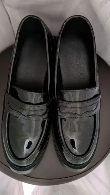 블랙 로퍼 중간 힐(5cm) 에나멜