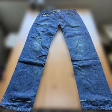 R 뉴 볼드 뼈 패턴 스트레이트 데님