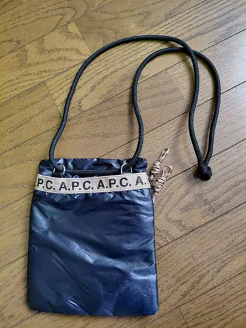 A.P.C. 미니 숄더백