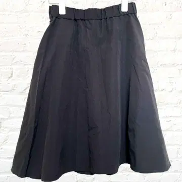 PLST 플라스테 무릎 기장 플레어 스커트 무지 허리밴딩 포켓 있음