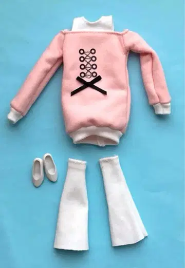 제니 제니 프렌드 오픈 숄더 롱 트레이닝복 레그 워머 펌프스