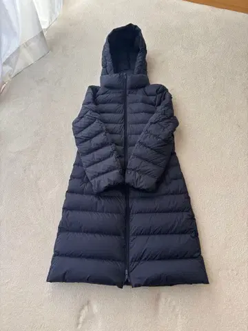 새상품급 울트라 라이트 다운 롱 코트 네이비 S