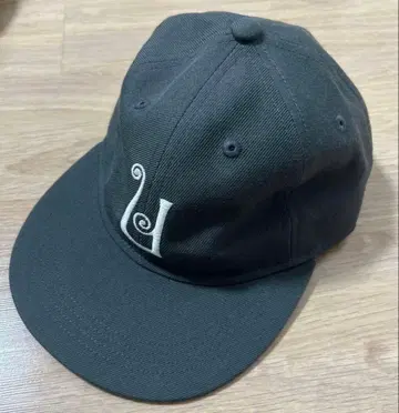 NEPENTHES x Unlikely 베이스볼 캡 그레이