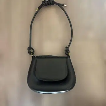 블랙 가죽 핸드백